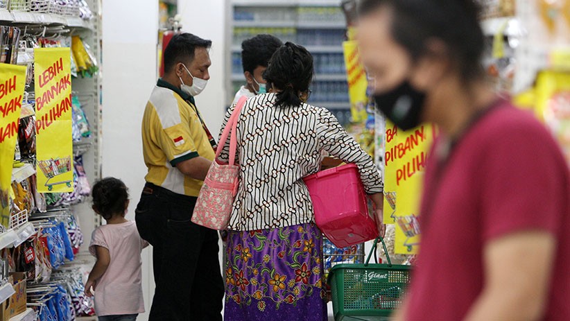 Seluruh Giant Tutup, Begini Ekspresi Para Karyawan Melayani Pelanggan - Bagian 4