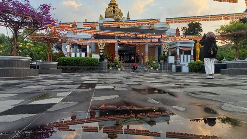 Umat Buddha Semarang Peringati Waisak dengan Protokol Kesehatan Ketat - Bagian 3
