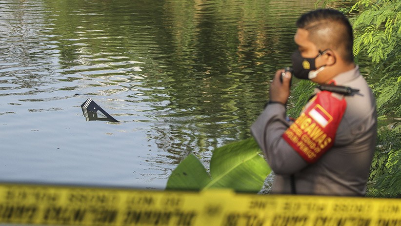 Lokasi Pesawat Latih Jatuh di Setu Rawa Jemblung Buperta Dipasang Garis Polisi - Bagian 2