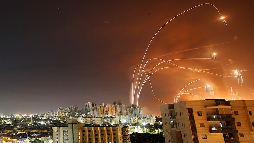Foto Terbaik Mei 2021, Iron Dome Beterbangan hingga Gerhana Bulan di Langit Athena - Bagian 1