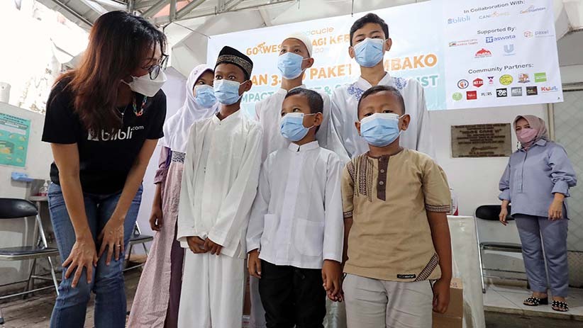 BliBli Serahkan 3.000 Sembako Melalui Program Gowes Berbagi Kebaikan - Bagian 3