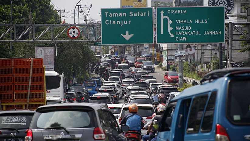 Libur Hari Lahir Pancasila, Kawasan Puncak Bogor Macet Panjang - Bagian 2
