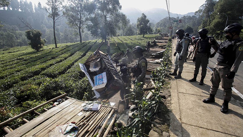 Tempat Berkerumun, Ratusan Lapak PKL di Puncak Bogor Dibongkar - Bagian 1