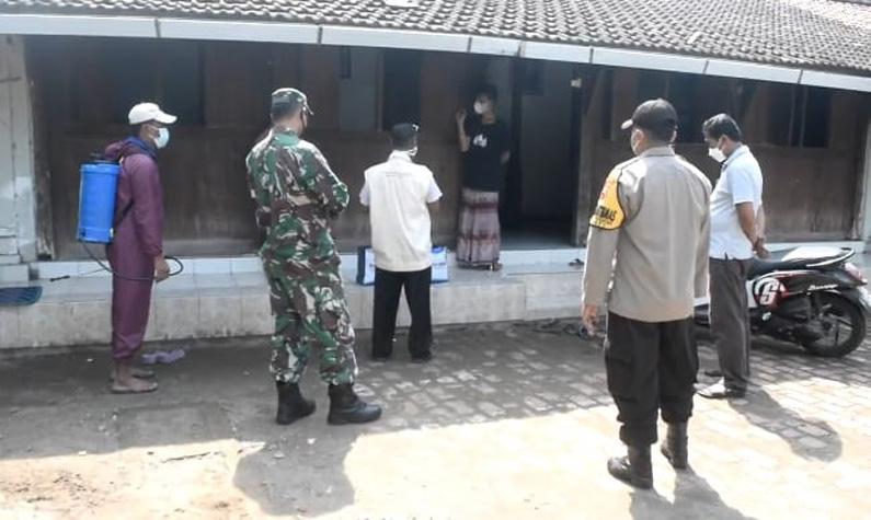 Kepala Desa di Kudus Suplai Sembako ke Warga Terpapar Covid  agar Tertib Isolasi Mandiri