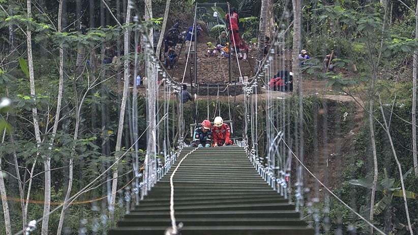 Gotong Royong Bangun 1.000 Jembatan Gantung untuk Indonesia - Bagian 2