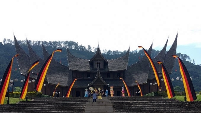 Tak Perlu Uang Tunai, Kini Masuk Istano Basa Pagaruyung Pakai E-Ticket