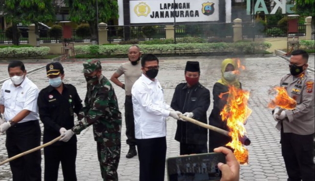 Pemusnahan Barang Bukti, Ganja 100 Kg Lebih Dibakar Forkopimda Langkat