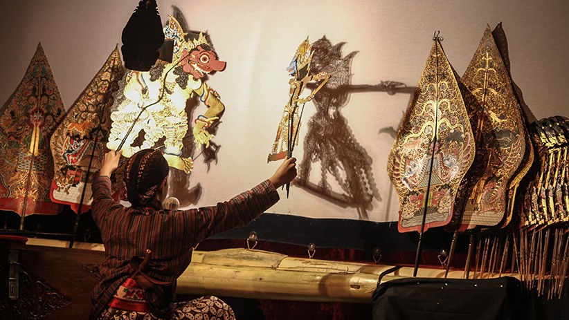 Dalang Cilik Memainkan Wayang Kulit Perkenalkan Budaya Indonesia - Bagian 1
