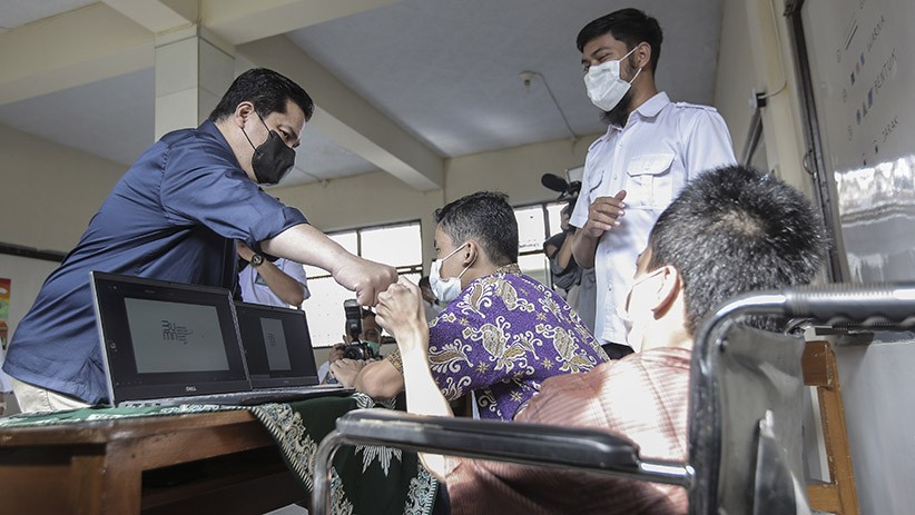 Bertemu Murid SLB, Erick Thohir Beri Bantuan Peralatan Digital untuk Belajar - Bagian 2