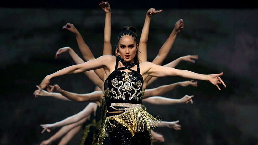 Cinta Laura Tampil Energik pada Konser Opening Euro 2020 - Bagian 1