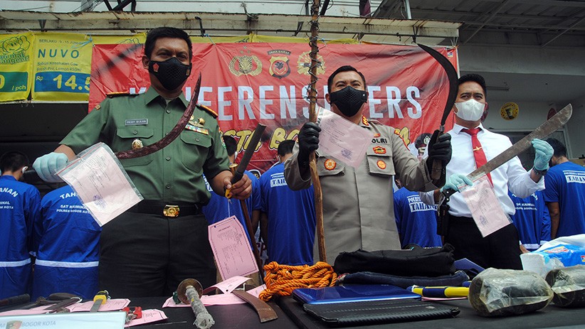 Ini Senjata Tajam Milik 17 Preman yang Digunakan untuk Kekerasan di Kota Bogor - Bagian 1