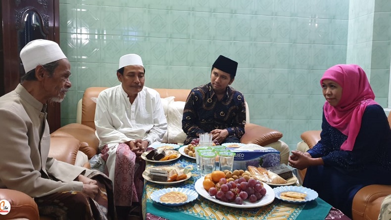 Doa Khofifah untuk Almarhum KH Nawawi Abdul Jalil Pengasuh Ponpes Sidogiri Pasuruan