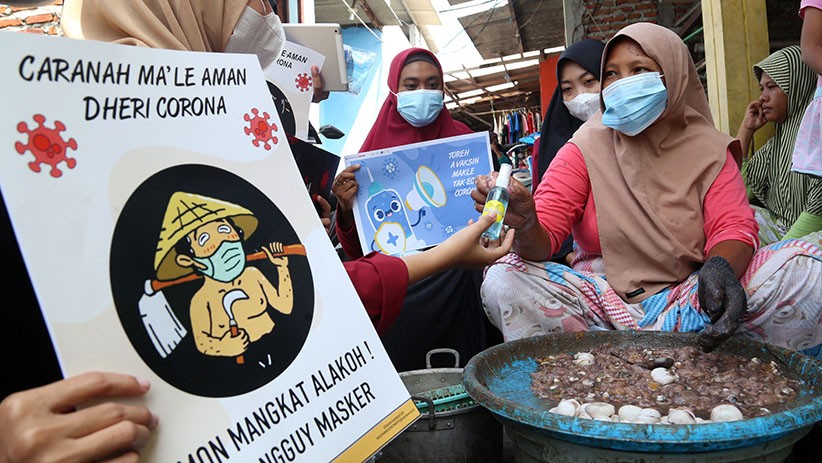 Mahasiswa UMSurabaya Blusukan ke Kampung Nelayan Sosialisasi Bahaya Covid-19 - Bagian 1