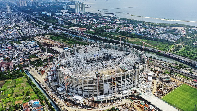 Penampakan dari Udara Jakarta International Stadium Dipasang Rangka Atap - Bagian 2
