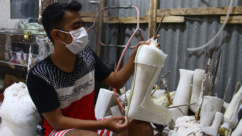 Perajin Kaki Palsu Kekurangan Tenaga Kerja Terampil - Bagian 2