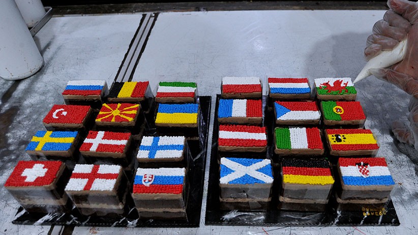 Membuat Kue Cokelat dengan Gambar Bendera Peserta Euro 2020 - Bagian 1