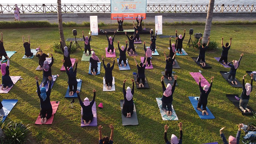 Peringatan Hari Yoga Internasional di Pantai Ketapang Indah Banyuwangi - Bagian 1