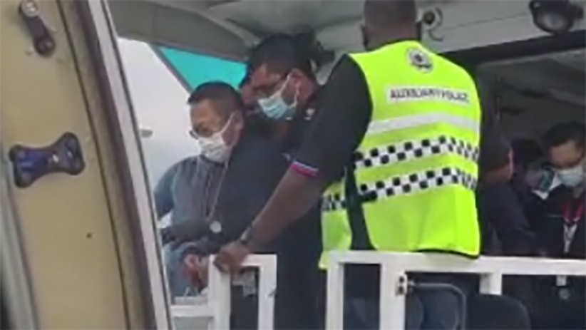 Penampakan Adelin Lis, Buronan Kelas Kakap Digelandang ke Kejaksaan Agung - Bagian 3