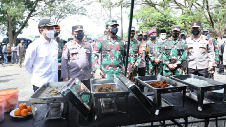 Usai Beri Arahan ke Forkopimda Bangkalan, Panglima TNI Cek Dapur Lapangan Prajurit