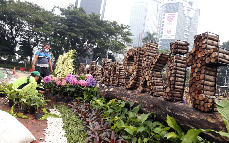Sambut HUT Ke-494 Jakarta, Kawasan Patung Kuda Dipercantik dengan Tanaman Hias - Bagian 1