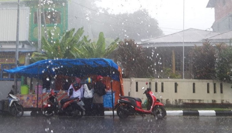 Cuaca Ekstrem, BMKG Minta Masyarakat Maluku Waspada Longsor dan Banjir Bandang