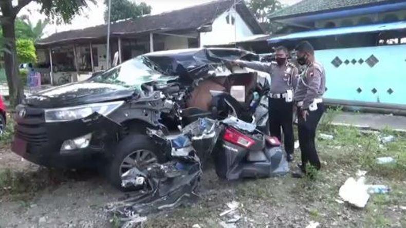Tabrakan 4 Kendaraan di Tol Semarang-Solo, 2 Penumpang Innova Tewas  