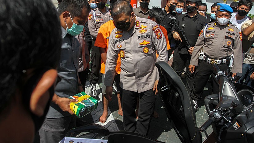 Pengedar Narkoba Simpan 19 Kg Sabu Dalam Jok Motor - Bagian 2
