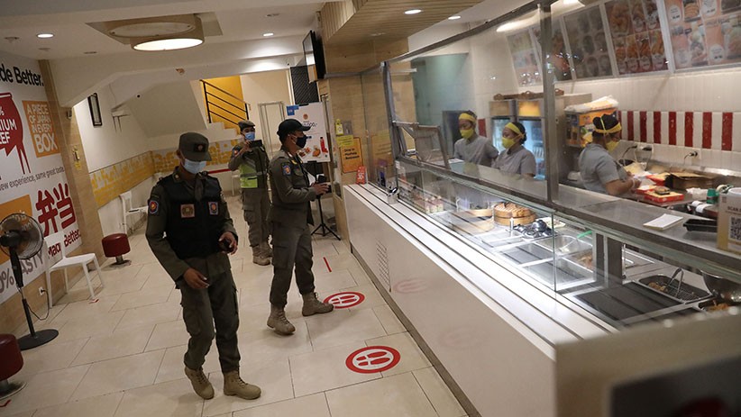 Satpol PP Bubarkan Aktivitas Pedagang dan Restoran Kawasan Jalan Sabang - Bagian 3