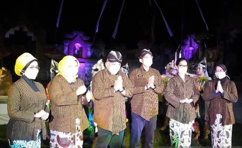  Sandiaga Uno Luncurkan Wisata Jejak Peradaban Candi Borobudur