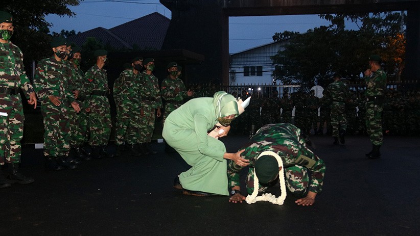 Suasana Haru Iringi Peralihan Tongkat Komando Danyonif Raider 400/BR - Bagian 1