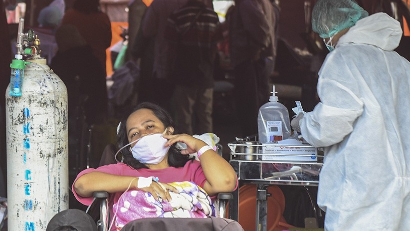 Pasien Covid-19 Penuhi Tenda Darurat di RSUD Bekasi - Bagian 3