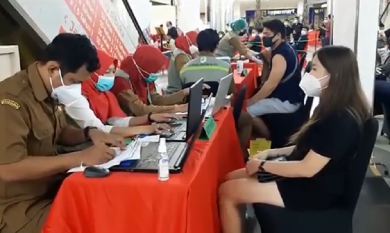Percepat Herd Immunity, 700 Pekerja Mal di Pontianak Disuntik Vaksin Covid-19