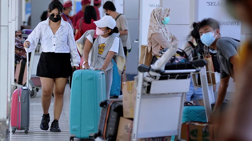Keluar Masuk Bandara Ngurah Rai Bali, Penumpang Wajib Tunjukan Hasil Swab PCR - Bagian 2