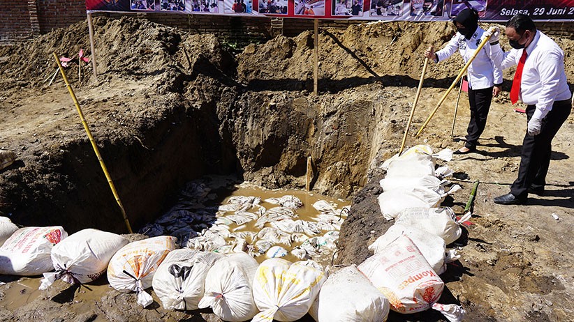 4.600 Liter Miras Cap Tikus Dimusnahkan Polres Gorontalo Kota - Bagian 1