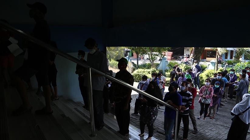 Sehari Dibuka, Kuota 10.000 Vaksin di Poltekkes Kemenkes Surabaya Habis - Bagian 3