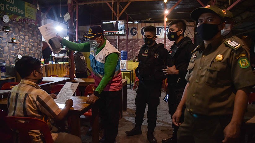Langgar PPKM Mikro, Rumah Makan di Medan Disegel  - Bagian 2
