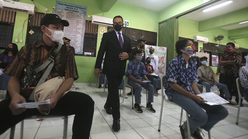 Gubernur Anies Pantau Vaksinasi Anak di SMAN 20 - Bagian 1