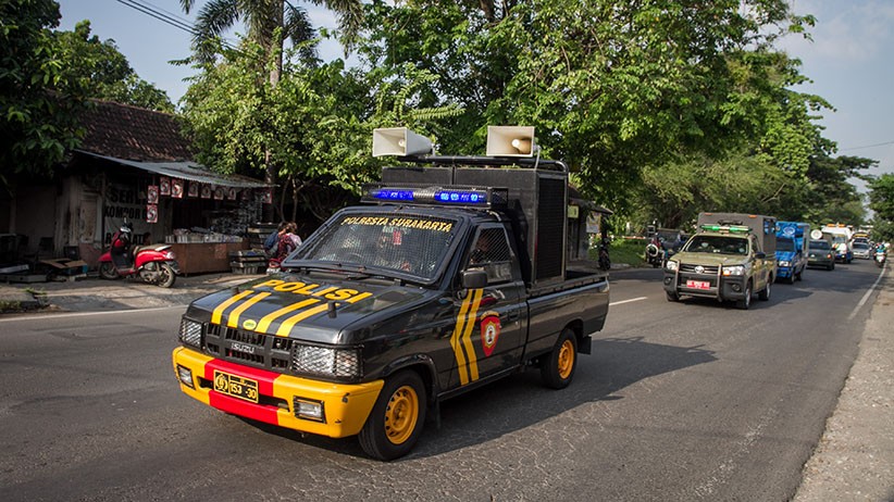 Petugas Gabungan Patroli Sosialisasi PPKM Darurat - Bagian 1