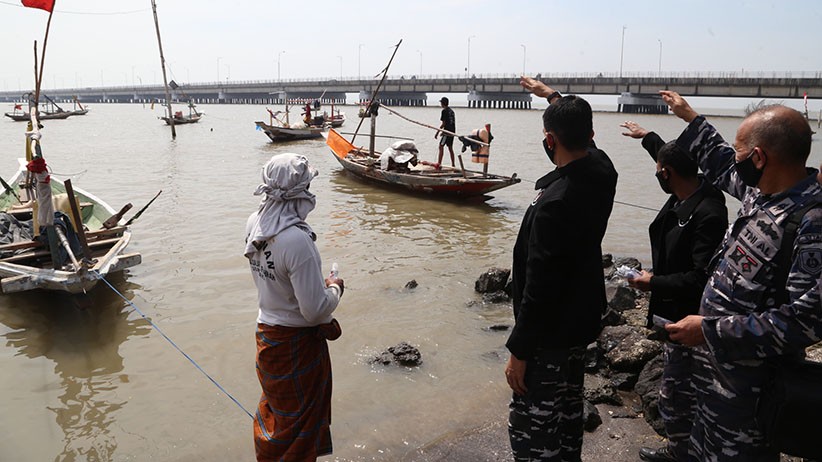 BEM STTAL Bagikan Masker untuk Nelayan Pesisir Surabaya - Bagian 2