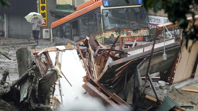 Tanah Longsor Terjang Jepang Hancurkan Permukiman, 20 Orang Hilang - Bagian 2