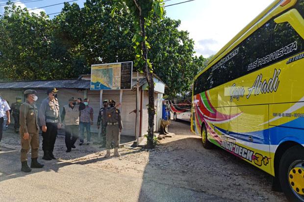 Bupati Gunungkidul Halau Ratusan Wisatawan di Pantai Indrayanti 