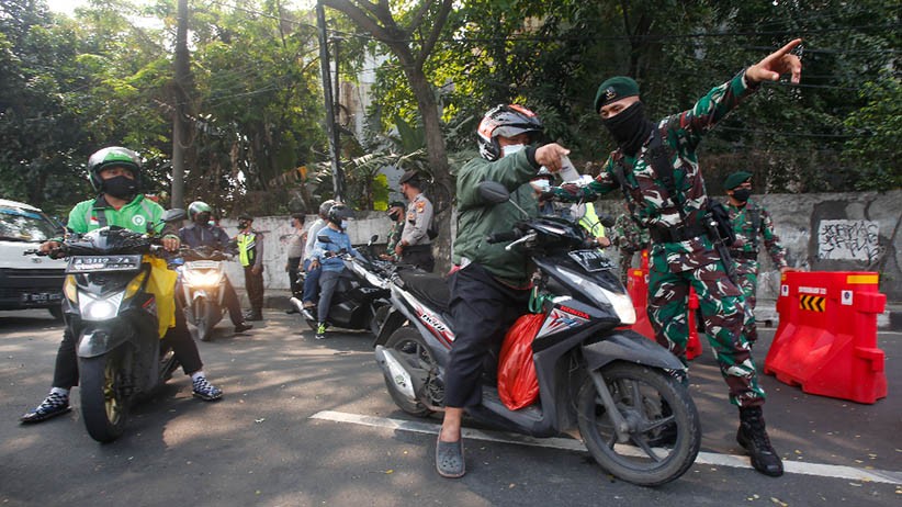 Ribuan Kendaraan Putar Balik di Pos Penyekatan Kalideres - Bagian 3