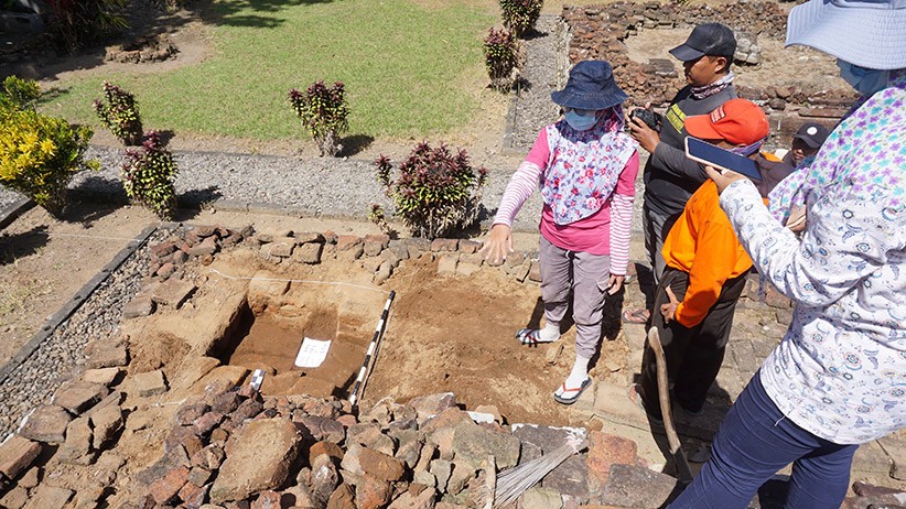 Peneliti Kaji Pemugaran Candi Gayatri - Bagian 2