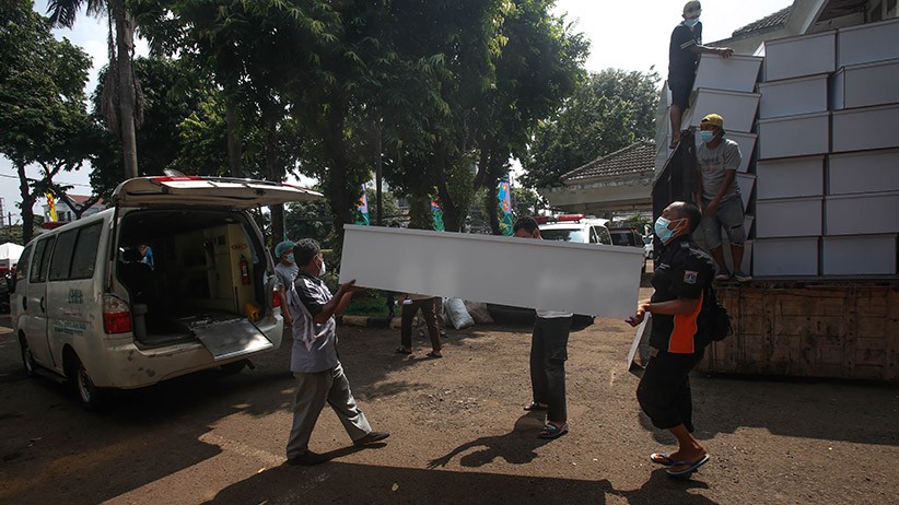 Melihat Tumpukan Peti Jenazah Khusus Covid untuk Rumah Sakit Seluruh Jakarta - Bagian 1