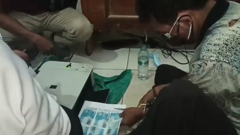 Cetak Uang Palsu dari HVS, Zais Ditangkap saat Belanja di Pasar Sampit