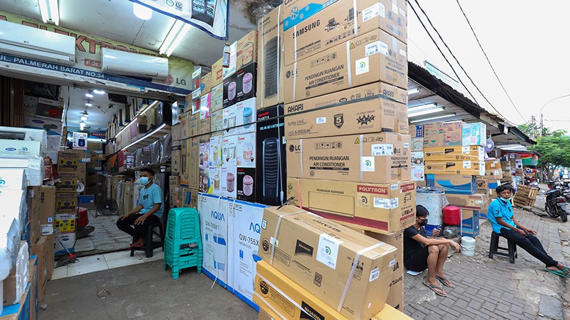 Potret Pedagang Elektronik Menunggu Pembeli saat Pandemi - Bagian 3