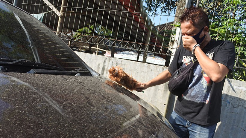 Dampak Limbah Pabrik Gula di Jember, Permukiman Warga Diselimuti Debu - Bagian 1