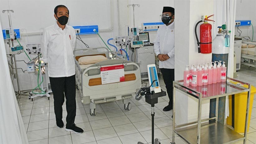 Presiden Jokowi Cek Kesiapan Asrama Haji Pondok Gede Menjadi RS Darurat - Bagian 3