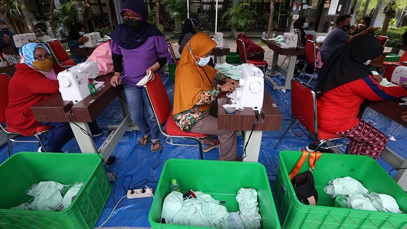 Pemkot Surabaya Kerahkan UMKM Produksi Masker Tiga Lapis - Bagian 2
