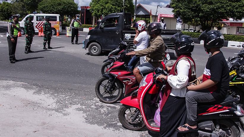 Gerakan Hening Cipta Indonesia Selama 60 Detik, Semua Kendaraan Berhenti - Bagian 1